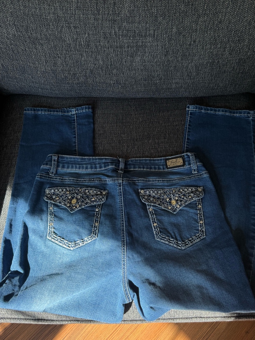 Y2K Earl Jean Embellished Embroidered Blue Denim Capri Jeans Jeweled Pockets